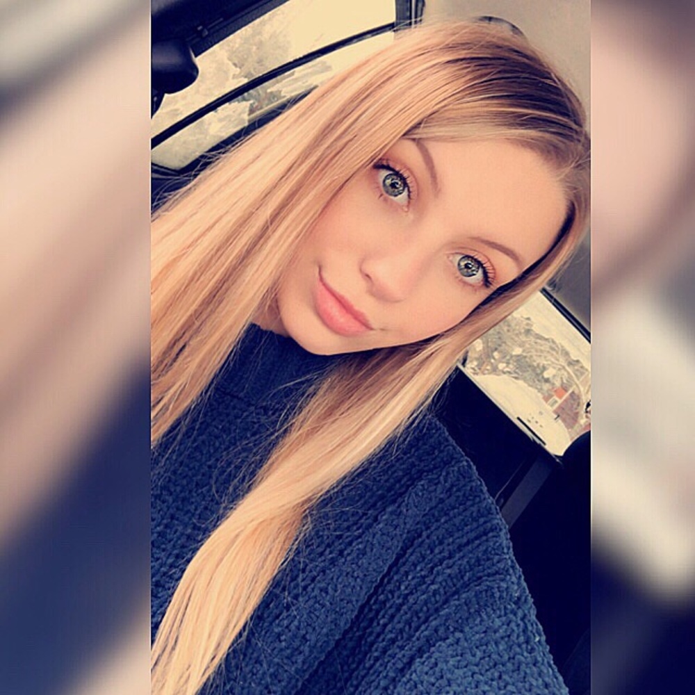 Meet your Posher, Alexis
